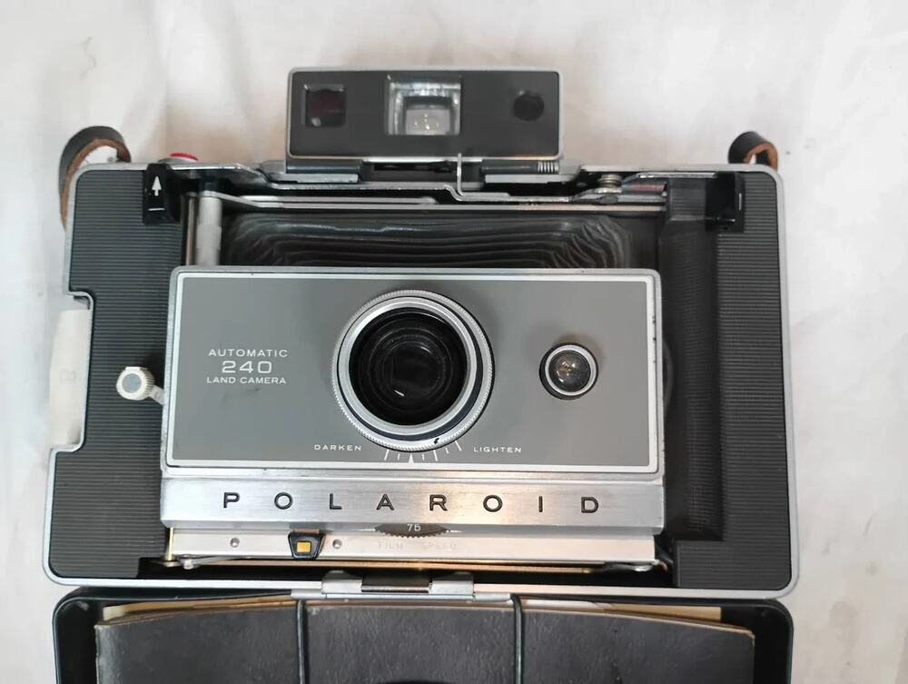 Polaroid 250 Land Camera Automatic Vintage w/ Case Zeiss Flash Bulbs Cold Clip